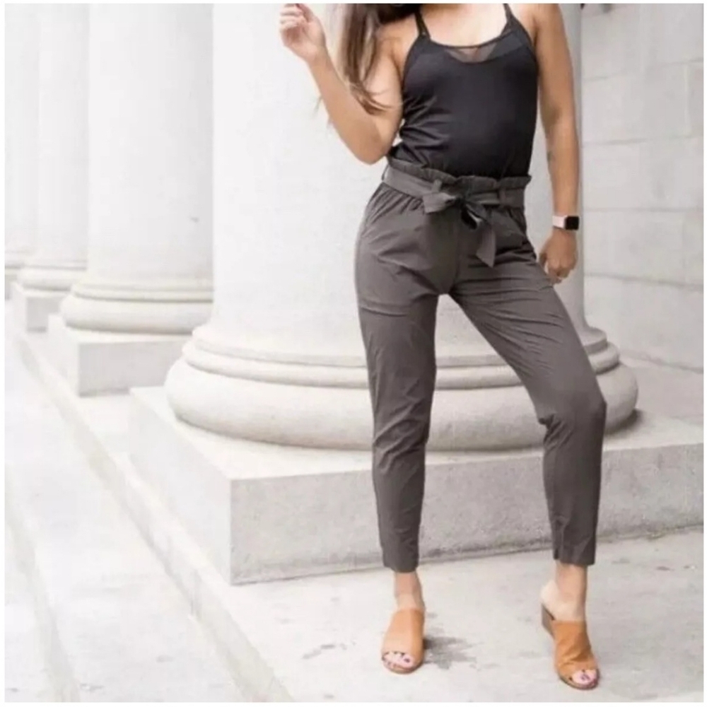 Athleta Skyline Paper Bag Wasit Pant In Arbor Olive Grey Size 4 Style  292915-03